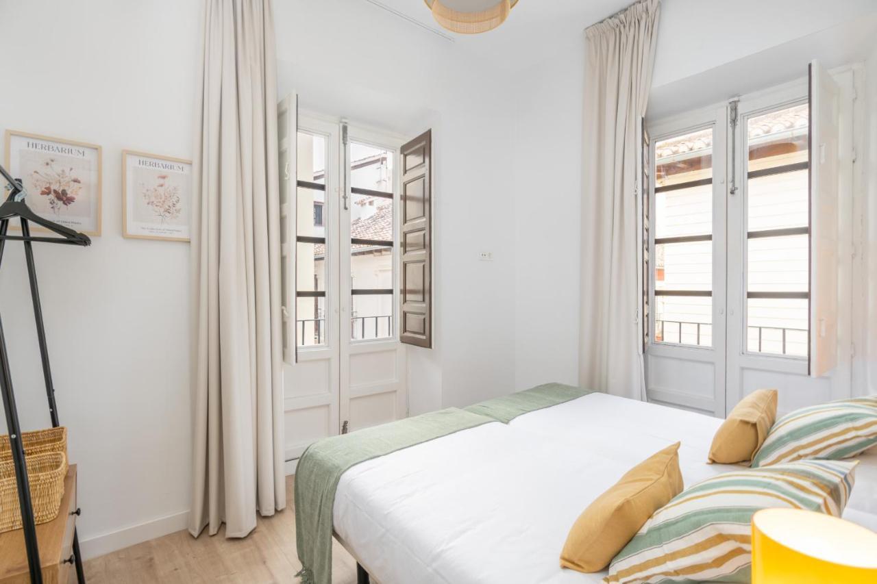 Apartamentos Luna Suites Palacio Dorita Granada Ngoại thất bức ảnh